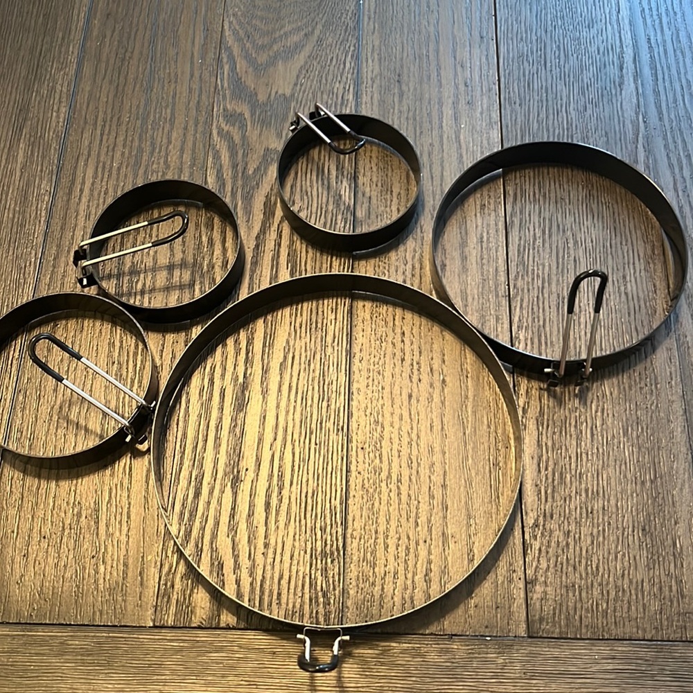Kitchen Tools, 5 Egg pancake Molds Rings. Variety of sizes